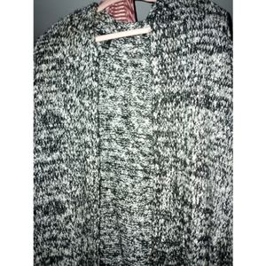 Black, gray and white marble print whool sweater